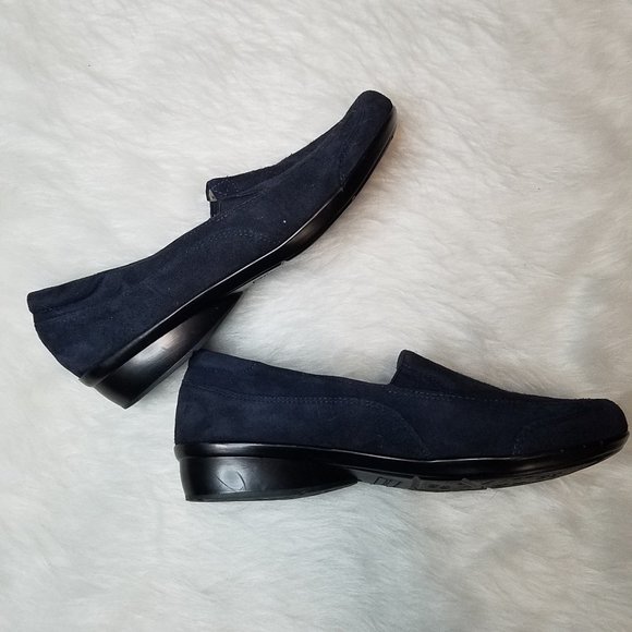 naturalizer channing navy